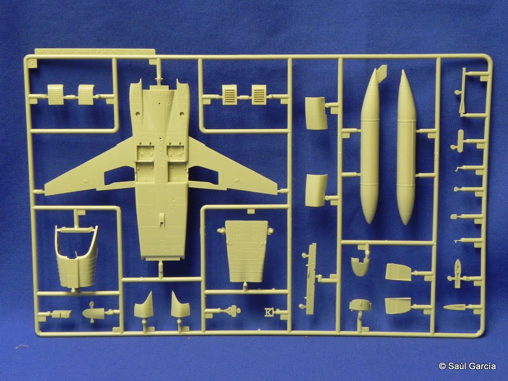 AFV_Club_AR48106_Sprue_P.JPG