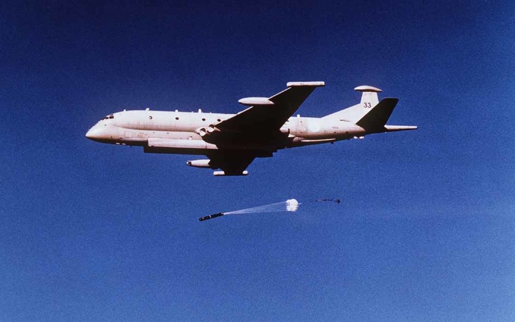 AIR_Nimrod_MR2_Torpedo_Launch_lg.jpg