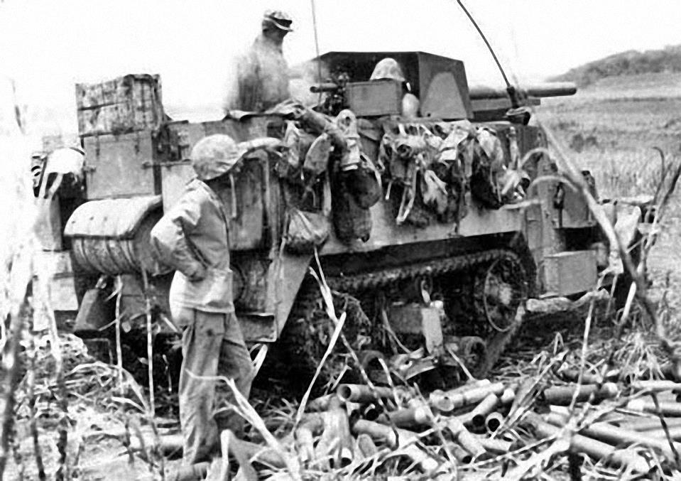 An_M3_75mm_Gun_Motor_Carriage_of_the_2nd_Marine_Division_on_Tinian2C_July_1944.jpg
