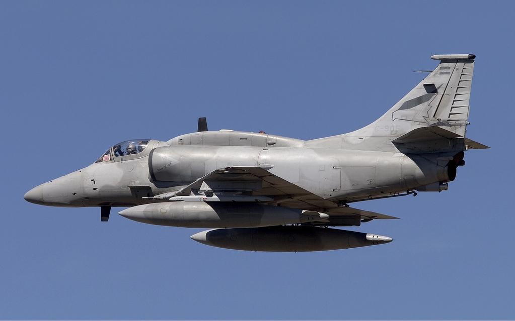 Argentina_Air_Force_McDonnell_Douglas_A-4AR_Fightinghawk_Lofting-4.jpg