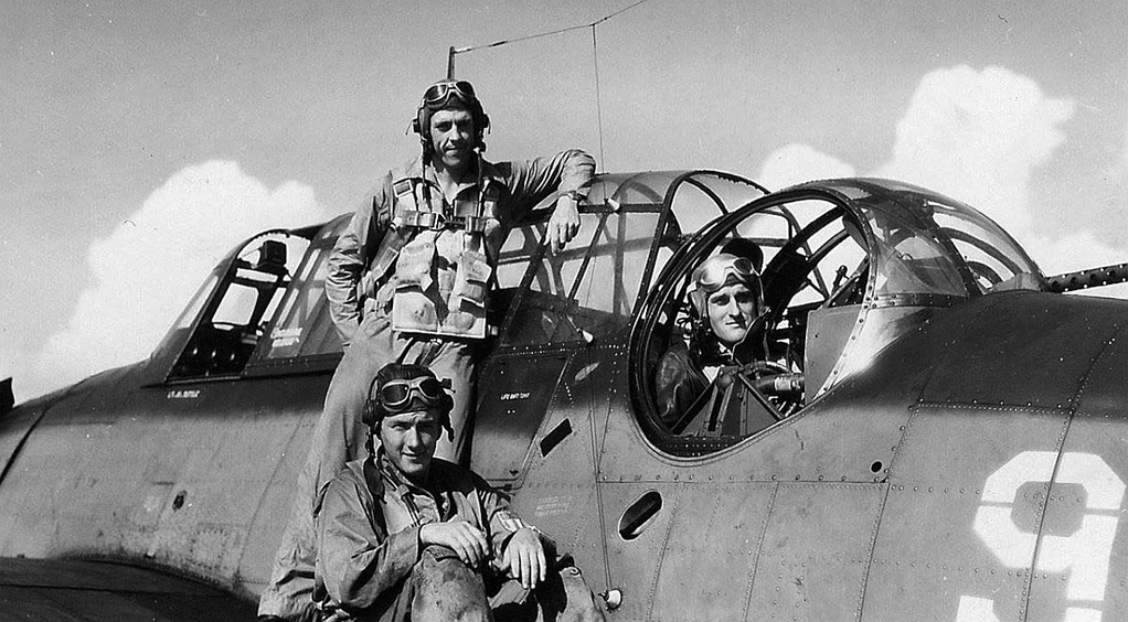 Avenger-crew-1945.jpg