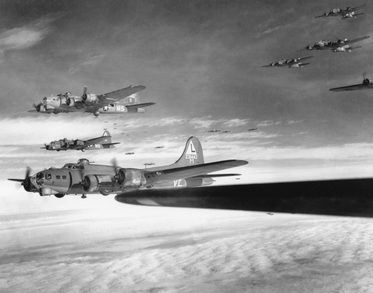B-17-G-Flying-in-Formation.jpg