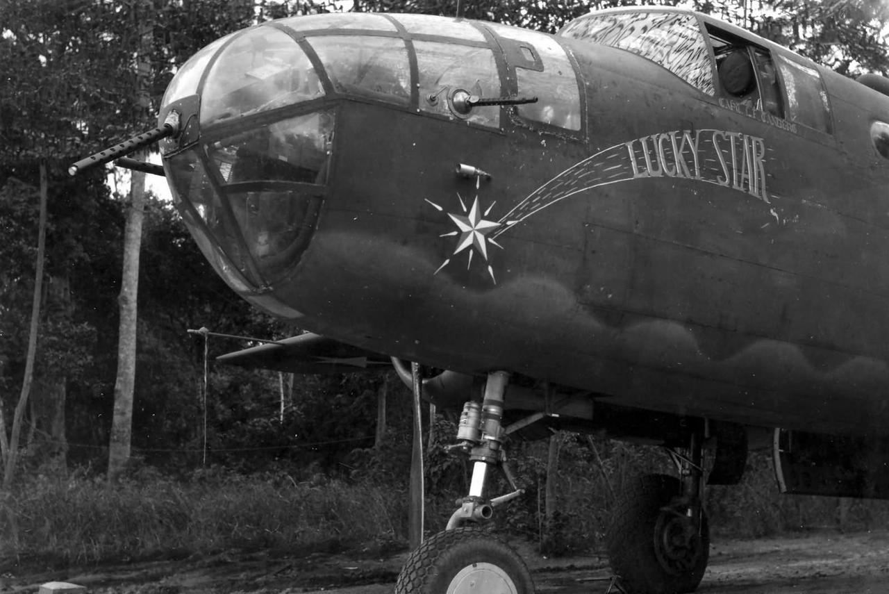 B-25_38_Bomb_Group_1942_Lucky_Star_nose_art.jpg