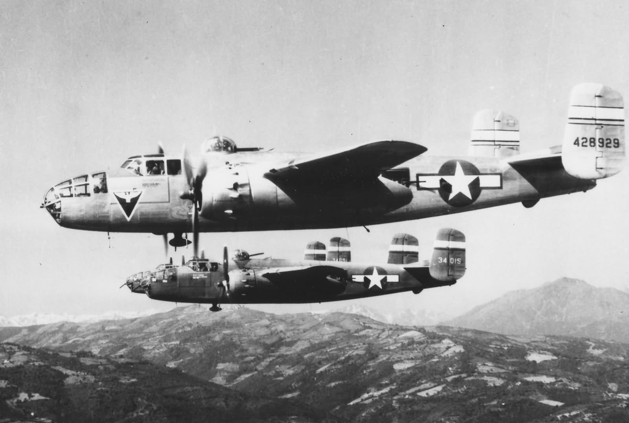 B-25_Mitchell_42-28929_43-4015_12AF_over_Italy.jpg