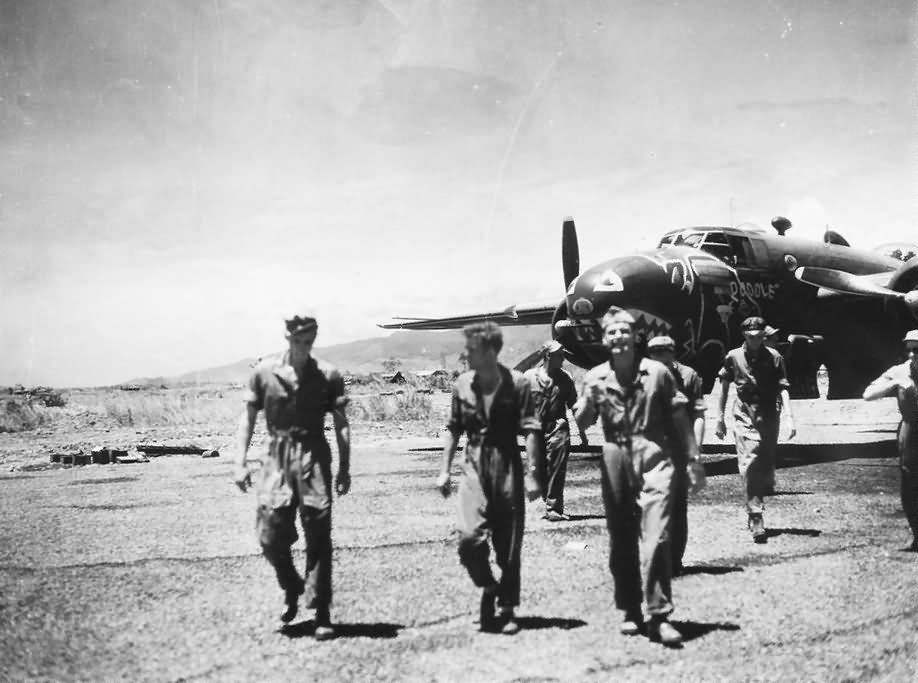 B-25_Mitchell_Bat_Outa_Hell_Pilots_499th_Bomb_Squad_345th_Bomb_Group.jpg