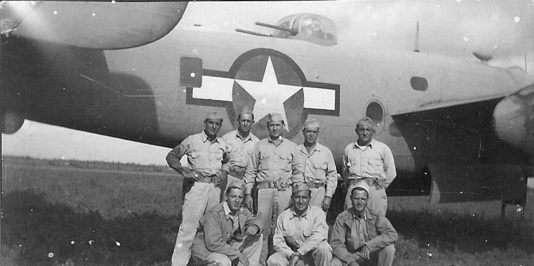 B-25_Mitchell_Bomber_and_crew.jpg
