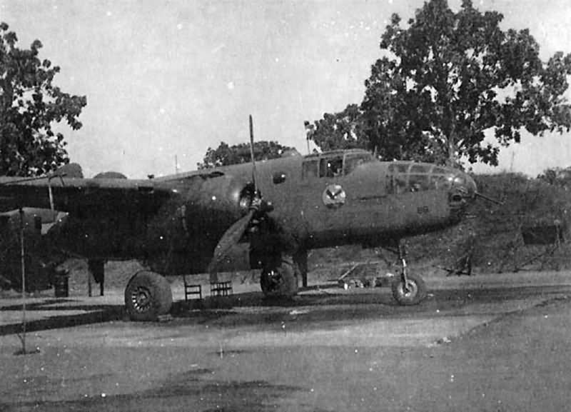 B-25_Mitchell_Parked_On_Pacific_Airstrip.jpg
