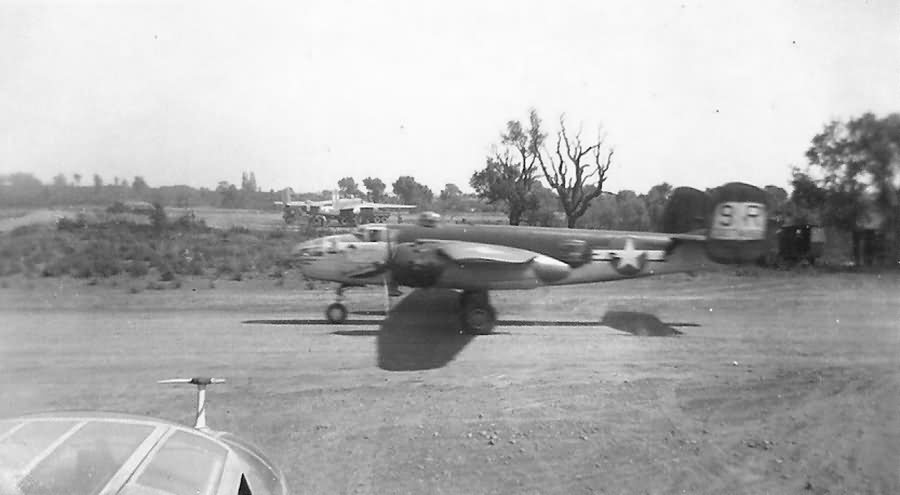 B-25J_Mitchell_340_BG_489_BS_Taking_Off_From_Airstrip.jpg