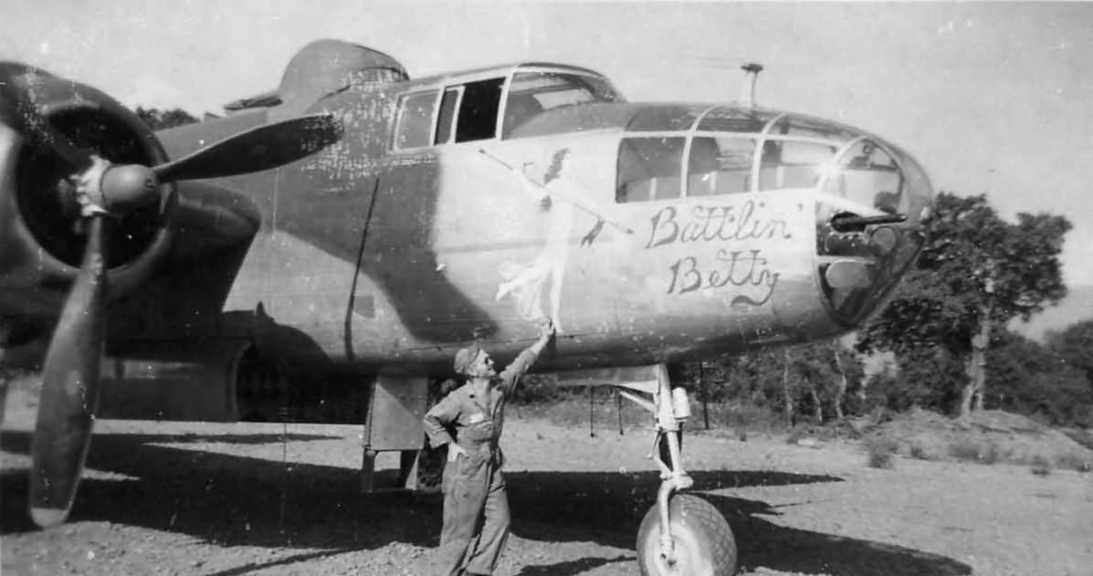 B-25J_Mitchell_Battlin_Betty_Nose_Art.jpg