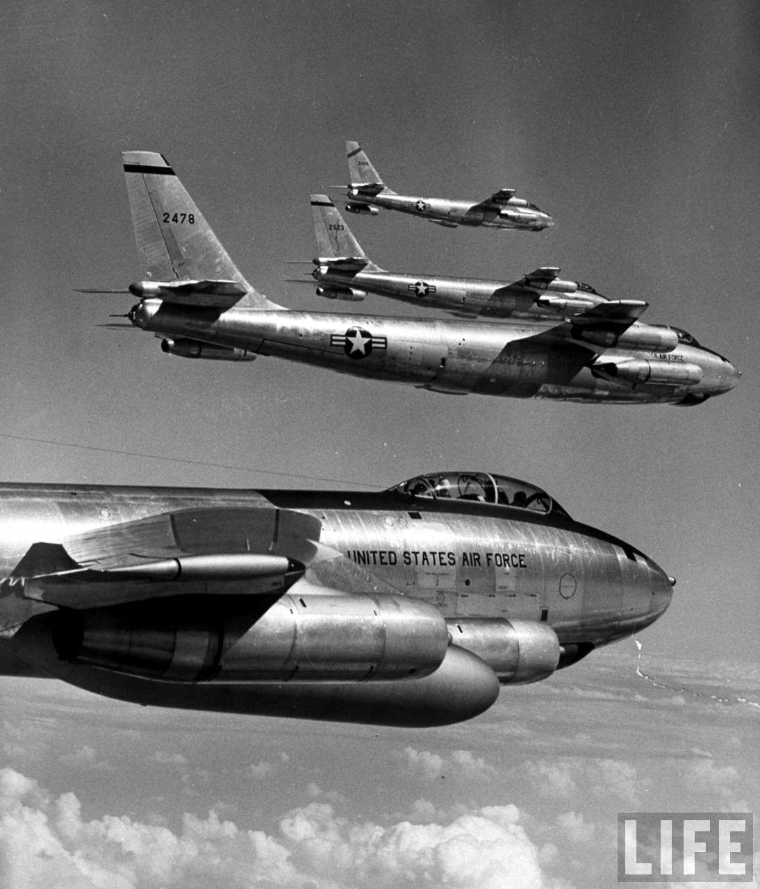 b-47-jet-bombers-during-flight-from-macdill-air-force-base.jpg