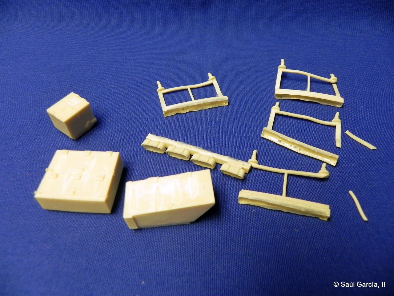 BSR004IDFM577A2StowageBozes.jpg