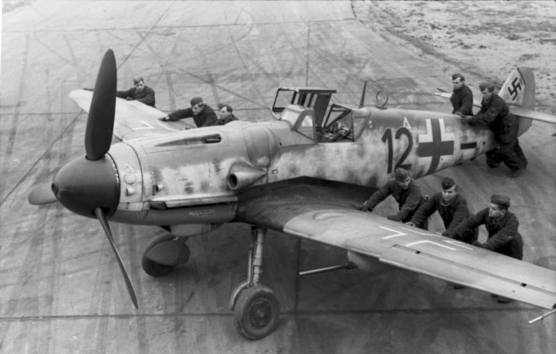 Bundesarchiv_Bild_101I-487-3066-042C_Flugzeug_Messerschmitt_Me_109.jpg