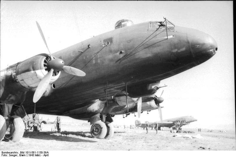 Bundesarchiv_Bild_101I-561-1130-39A2C_Italien2C_Flugzeuge_Ju_90_auf_Flugplatz.jpg