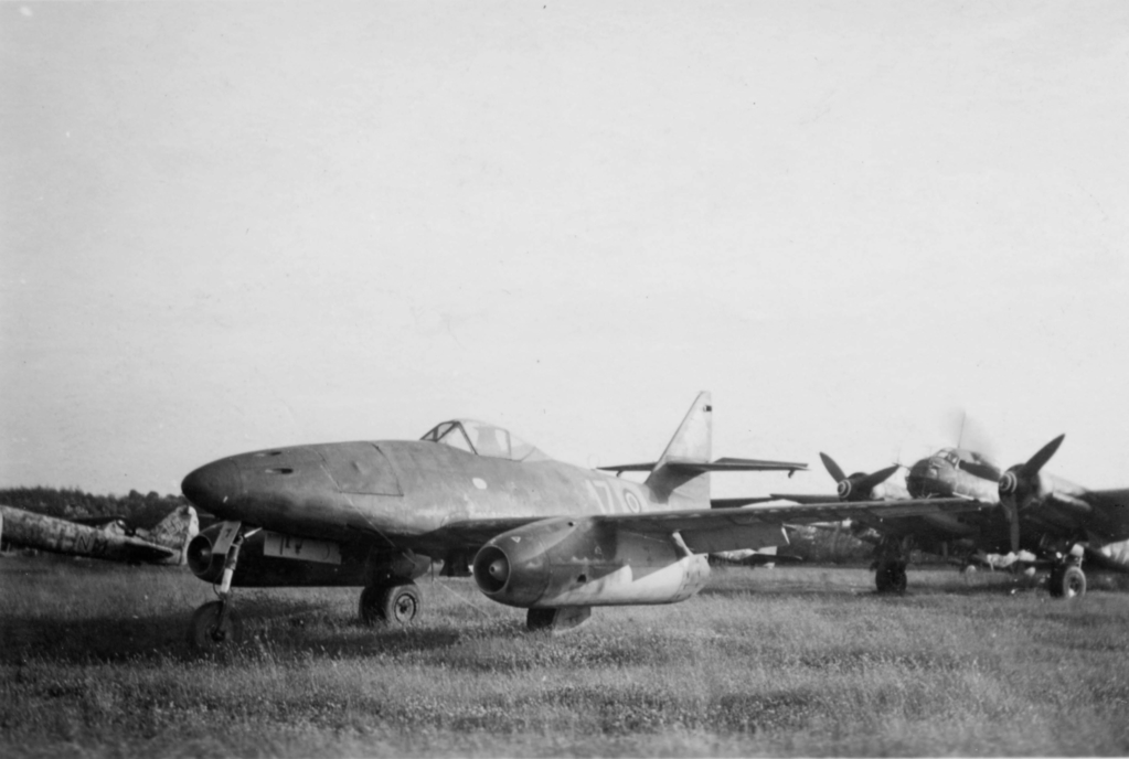 Captured-RAF-Me-262-Schwalbe-Helmond-Lubeck-late-1945-01.jpg