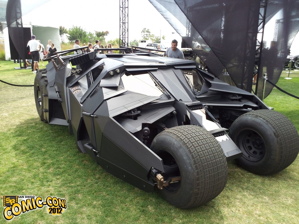 Chris-Nolan-Batman-Movie-Batmobile-Tumbler-Comic-Con-2012.jpg