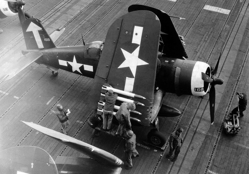 Corsair-on-BunkerHill_zps141edaca.jpg