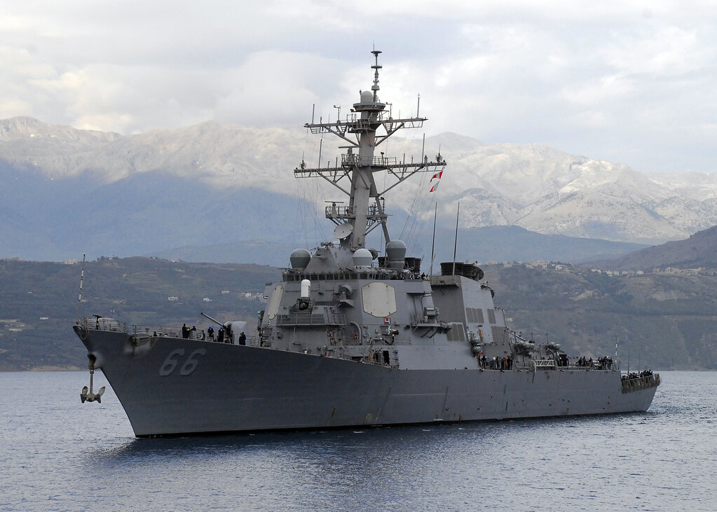 Destroyer_USS_Gonzalez_28DDG_6629_arrives_in_Souda_harbor.jpg