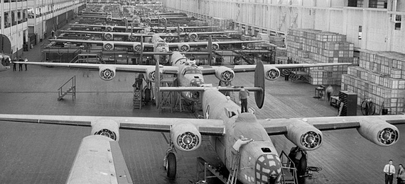 DP-Willow-Run-B-24-Bomber-Production.jpg