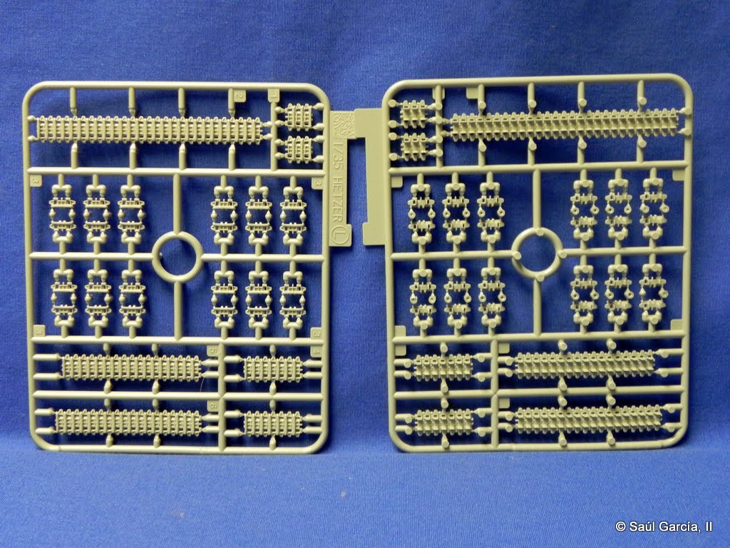 DRagon6399BergePanzer38FlakSprueL.jpg