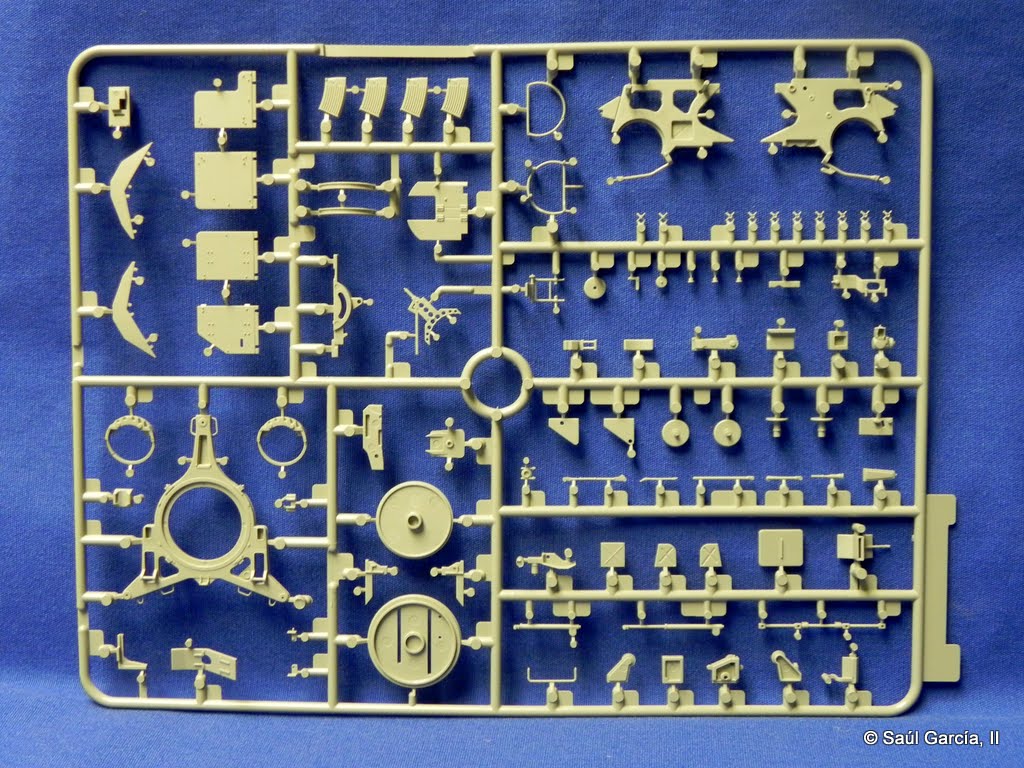 DRagon6399BergePanzer38FlakXFlakSprueArear.jpg