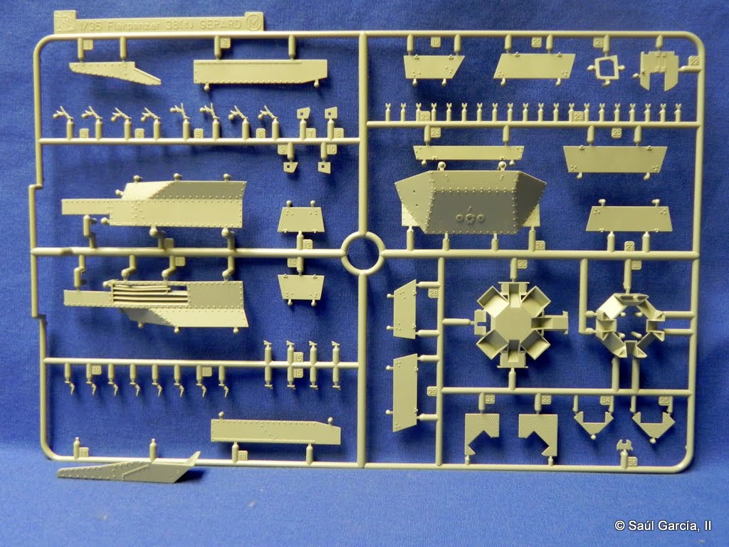 DRagon6399BergePanzer38FlakXXFlakPanzerSprueMfront.jpg