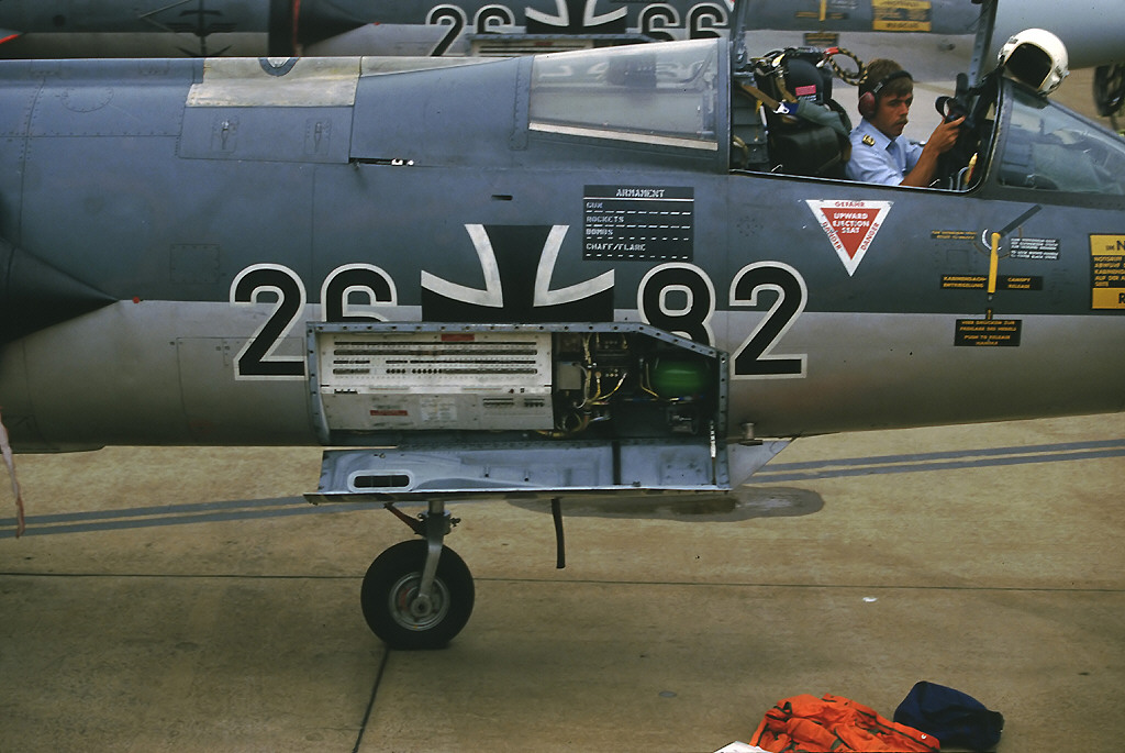 F-104G2682Fairford85MB.jpg