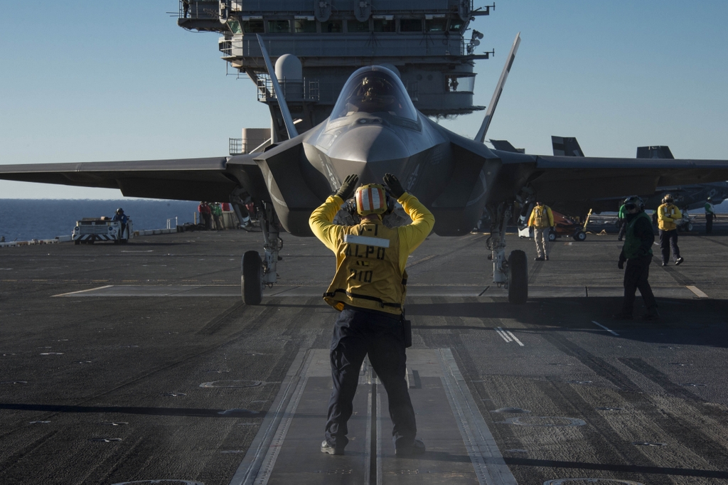 f-35c135rq77.jpg