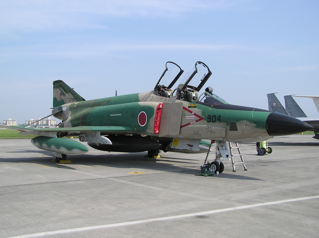 F-4_2_Yokota_Tokyo.jpg