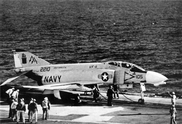 F-4B_of_VF-11_on_cat_of_USS_Forrestal_28CVA-5929_1971.jpg