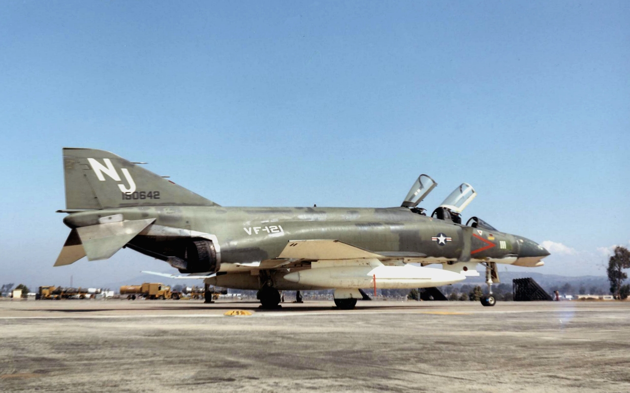 F-4G_Phantom_II_of_VF-121_at_NAS_Miramar_1966.jpg