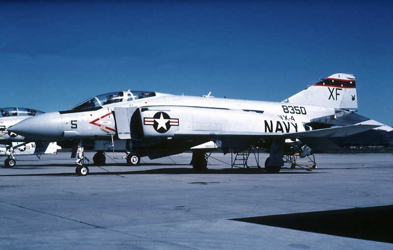 f-4j158350.jpg