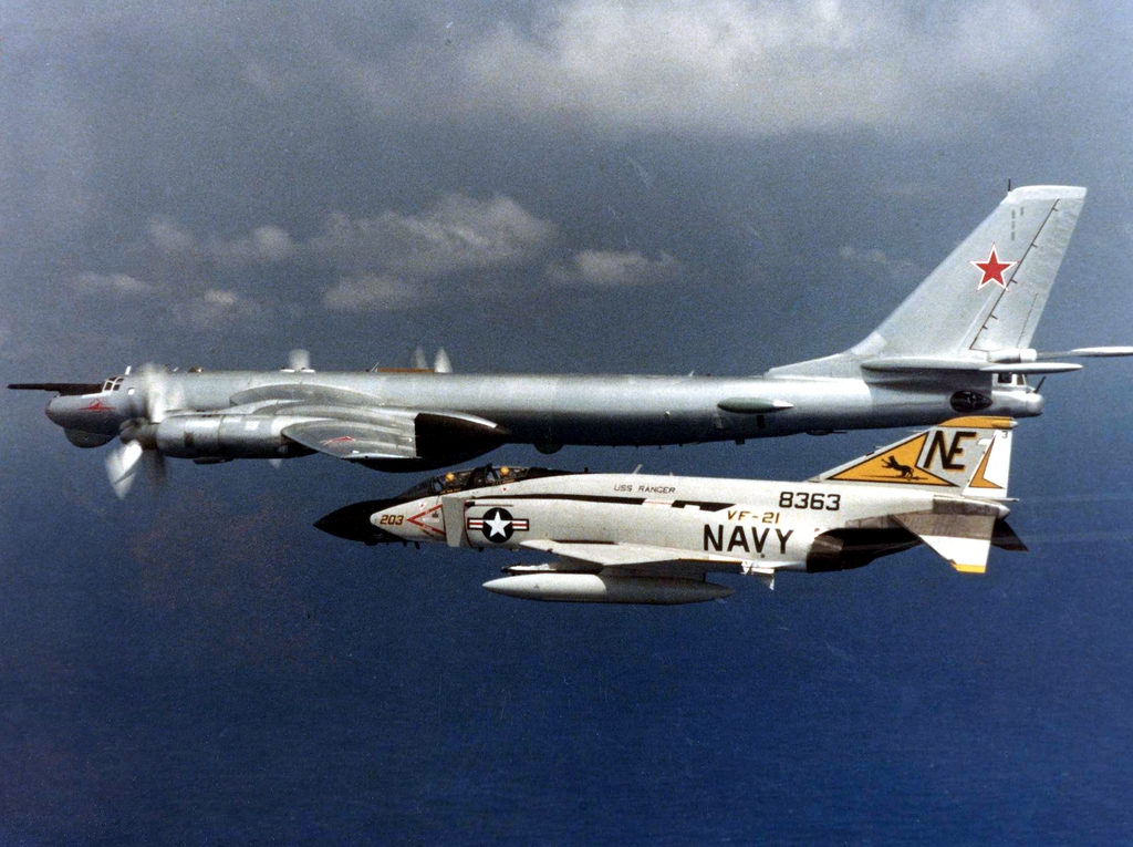 F-4J_of_VF-21_intercepting_Soviet_Tu-95_over_the_Pacific_1979.jpg