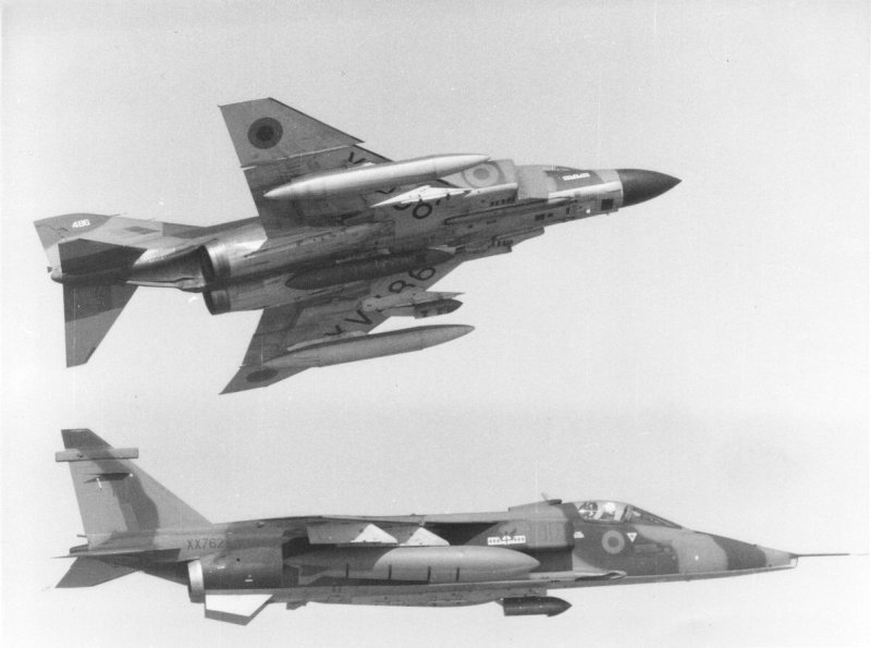 f-4m_Jaguar.jpg
