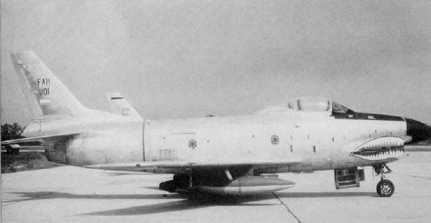 F-86D_fah1101.jpg