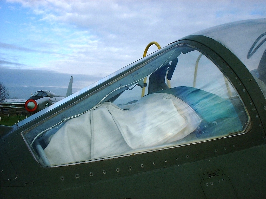 f104g_windshield.jpg