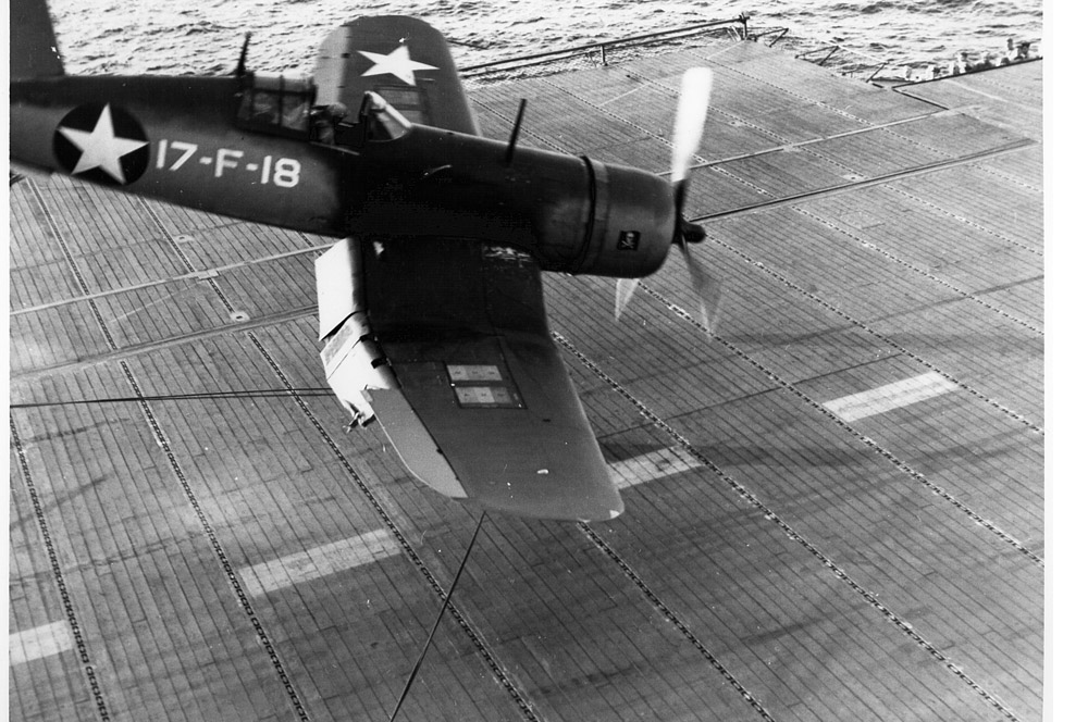 f4u-1-vf-17-f-18-01.jpg