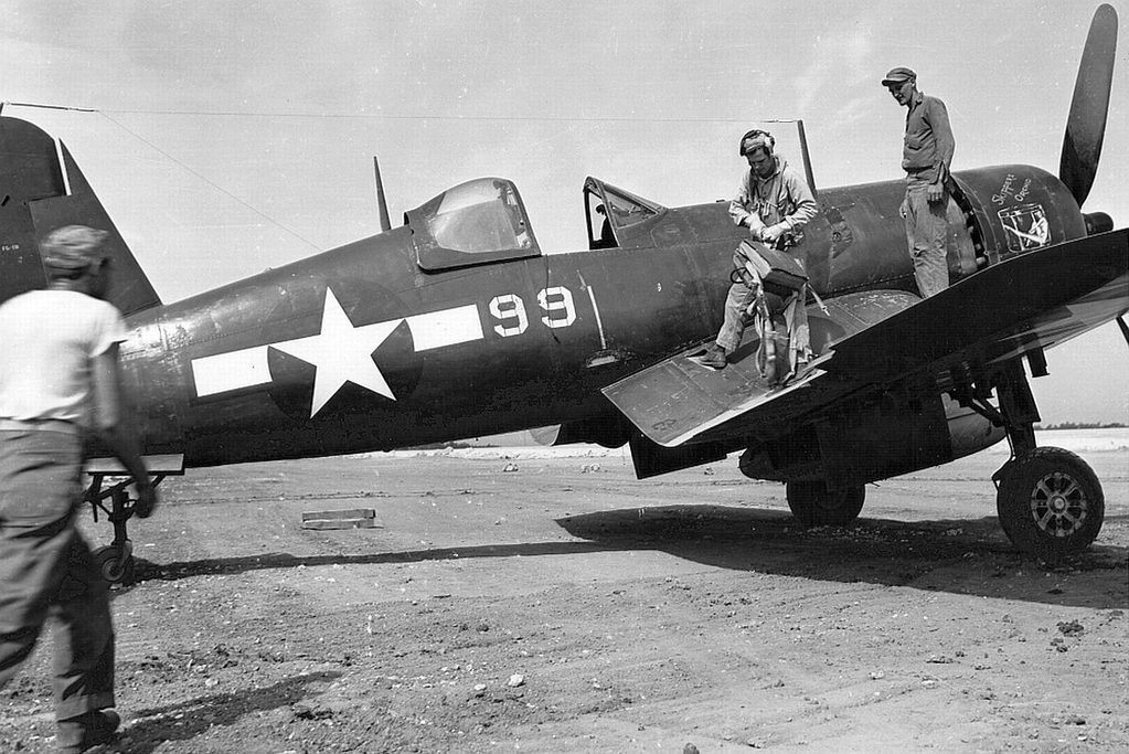 F4U-5-VF-21A-NAS-Oakland.jpg