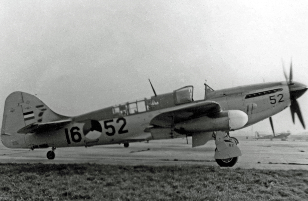 Fairey_Firefly_FR_4_16-52_RNNAS_RWY_02_04_52_edited-3.jpg