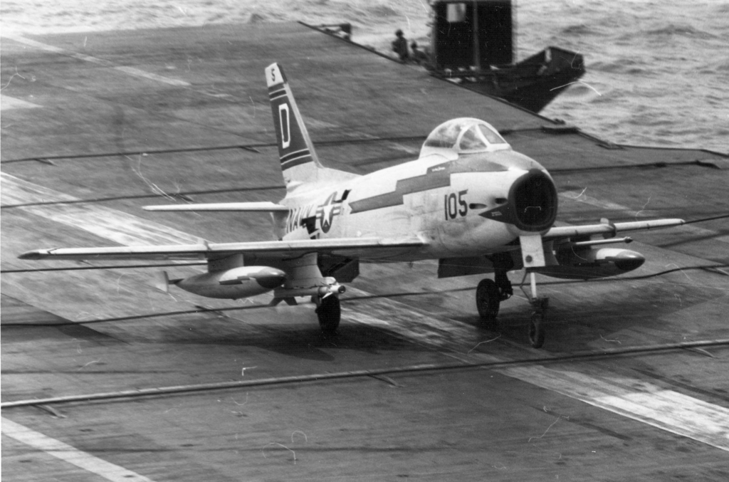 FJ-3M_VF-121_landing_on_USS_Lexington_28CVA-1629_1957.jpg