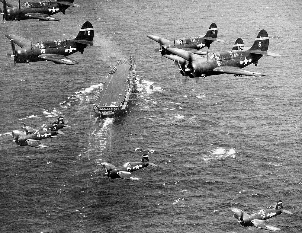 Helldivers-Corsairs-over-FranklinDRoosevelt-Atlantic-May46.jpg