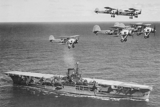 HMS_Ark_Royal_h85716.jpg