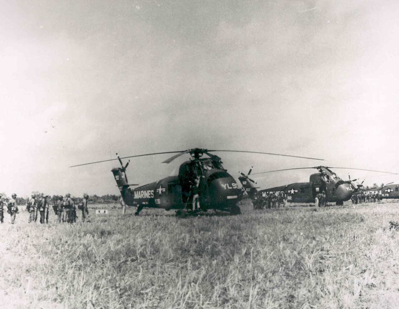 HUS-1_HMM-362_Vietnam_1962.jpg