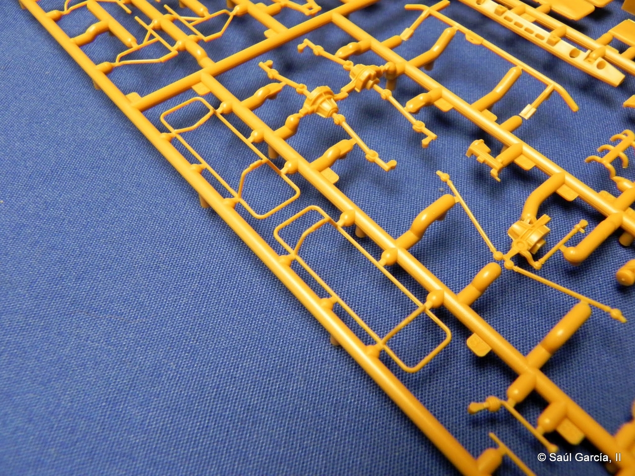 ICM35506HorchType40SprueADetails01.jpg