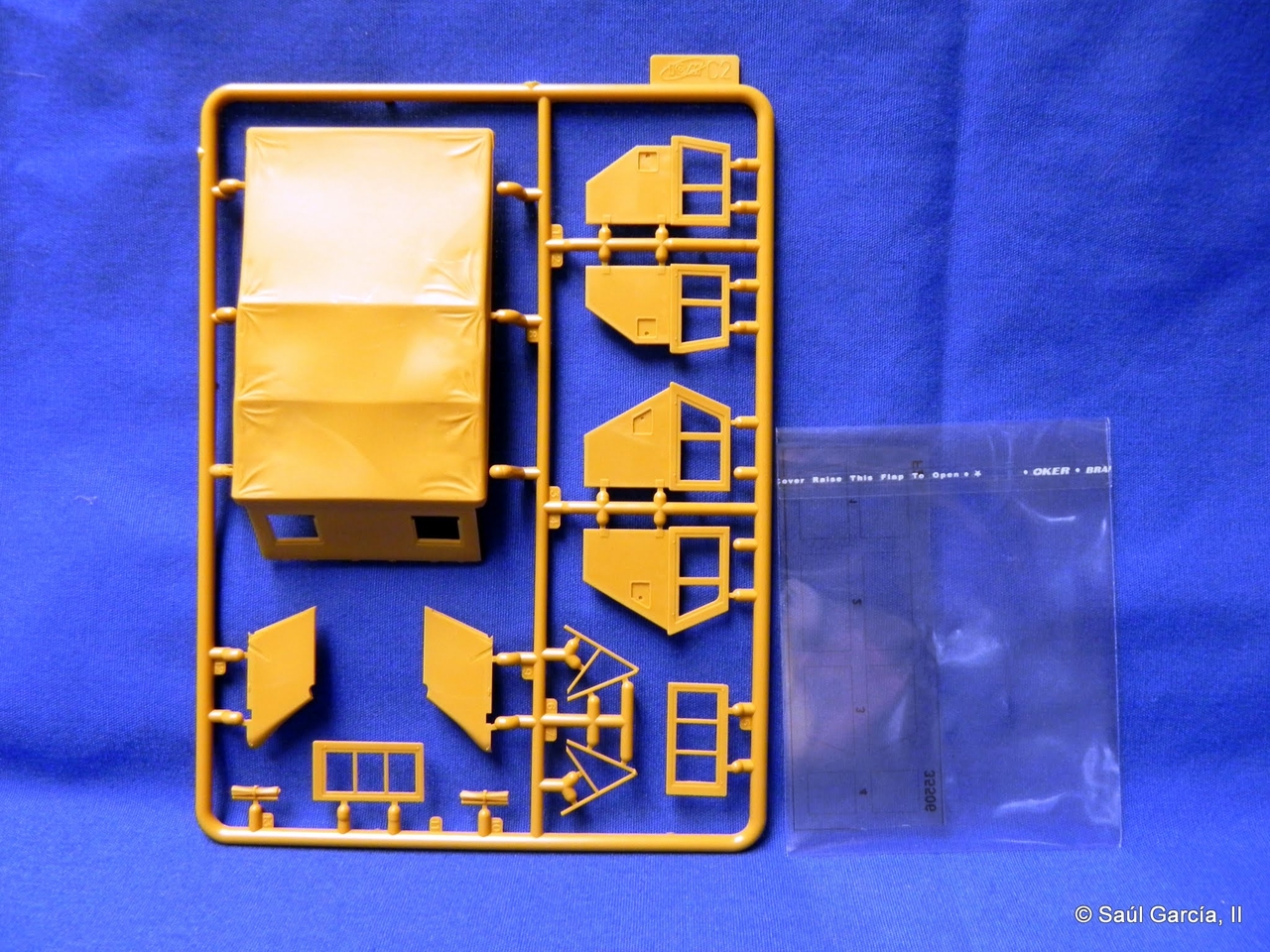 ICM35506HorchType40SprueC2a.jpg