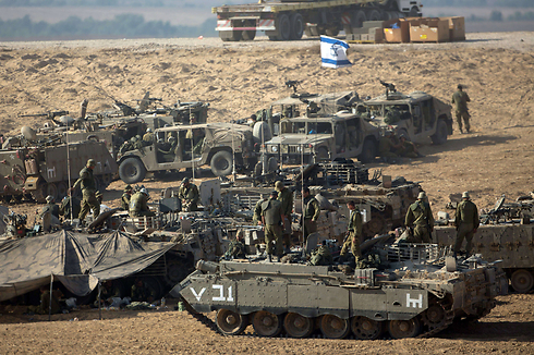 idf-troops-massing-on-border.jpg