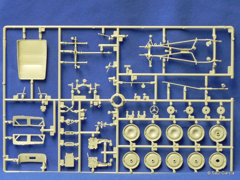 Italeri64697508CMSprueBrear.JPG