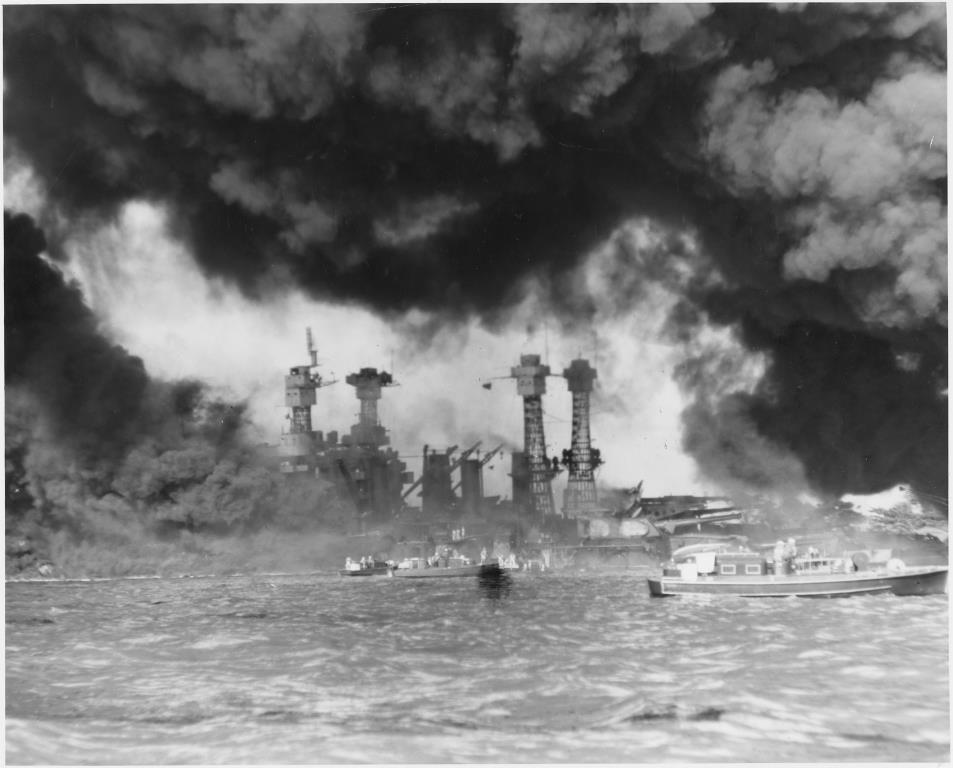 Japanese_attack_on_Pearl_Harbor2C_Hawaii_-_NARA_-_197288.jpg