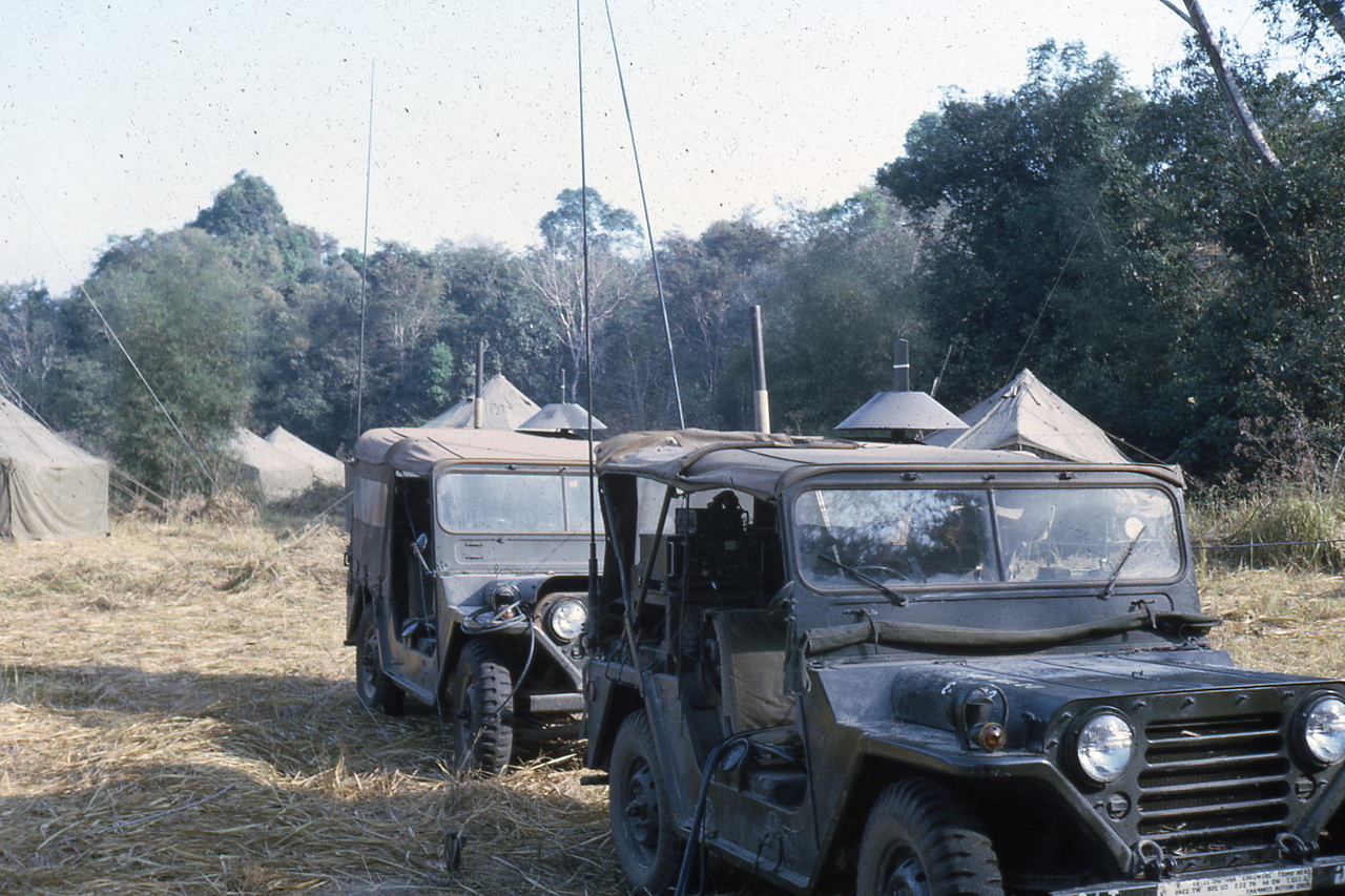 Jeep_M151-Radio_Jeeps_Vietnam-1967_Operation_.jpg