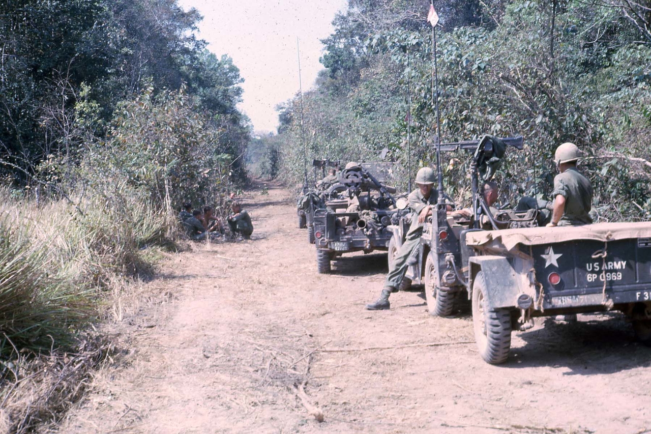 Jeep_M151_Jeeps_Vietnam-1967_Operation_.jpg