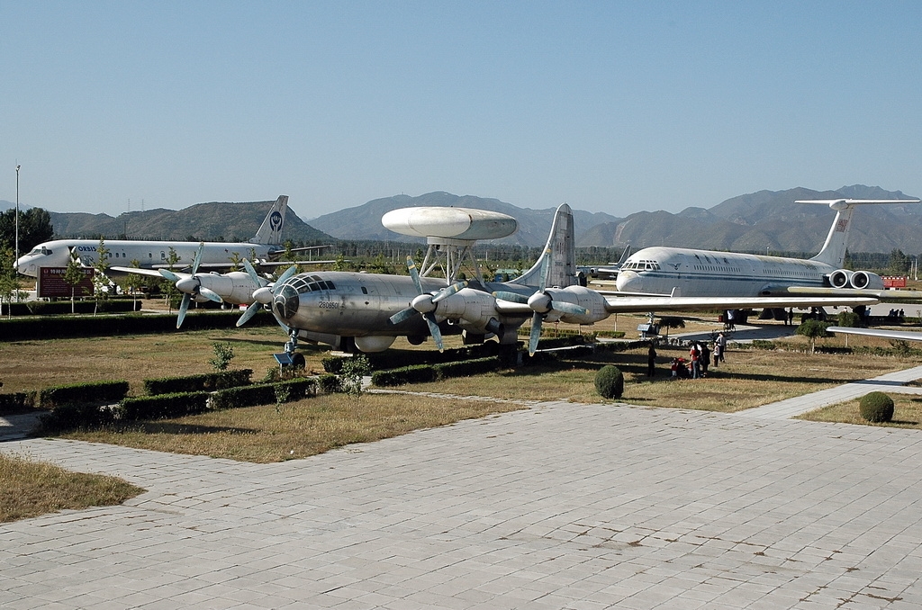 KJ-1_28Tupolev_Tu-429_-_1~0.jpg